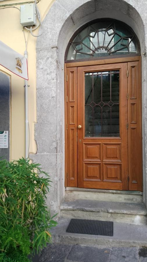 Apartamento La Grotta Salerno Exterior foto